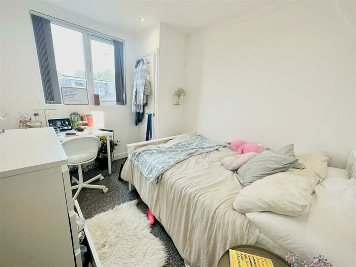 6 Bedroom House To Rent In Rothesay Avenue, Nottingham, NG7