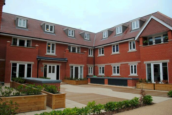 2 Bedroom Flat To Rent In Woking, GU22