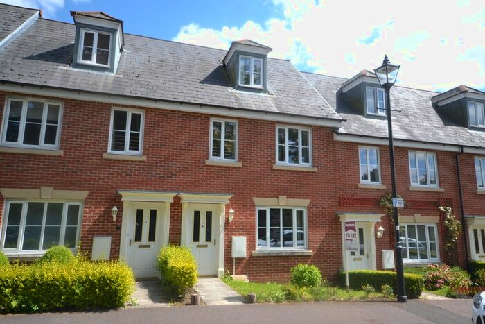 3 Bedroom Town House To Rent In Veitch Close, St Leonards, Exeter, EX2