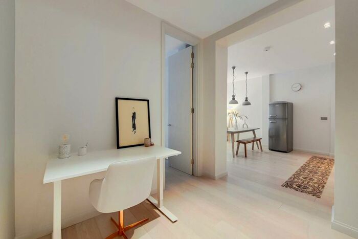 1 Bedroom Flat To Rent In George Row, Shad Thames, London, SE16