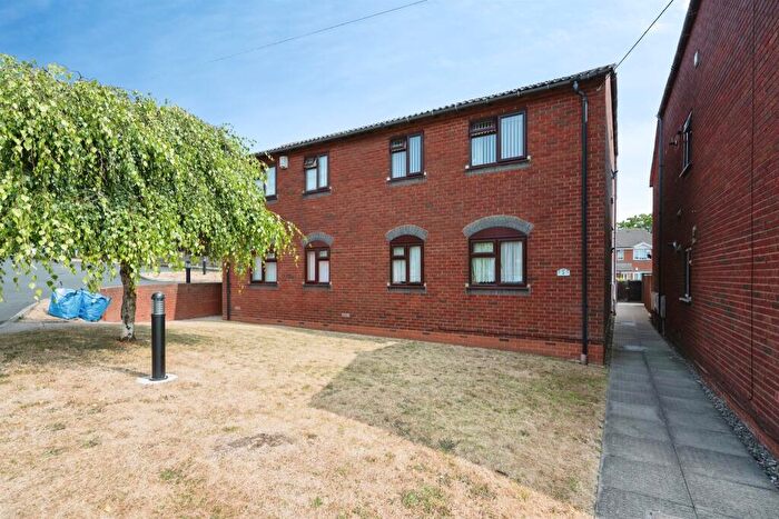 2 Bedroom Flat For Sale In The Pineways, Oldbury, B69