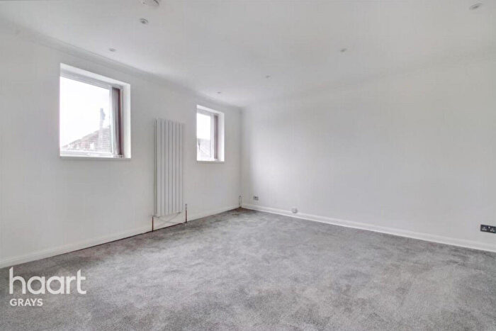 4 Bedroom Flat To Rent In Broadway, Grays, RM17