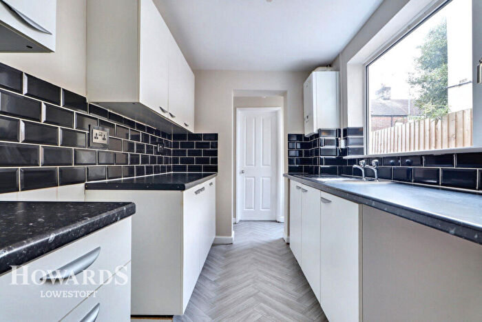 3 Bedroom Terraced House For Sale In Cambridge Road, Lowestoft, NR32