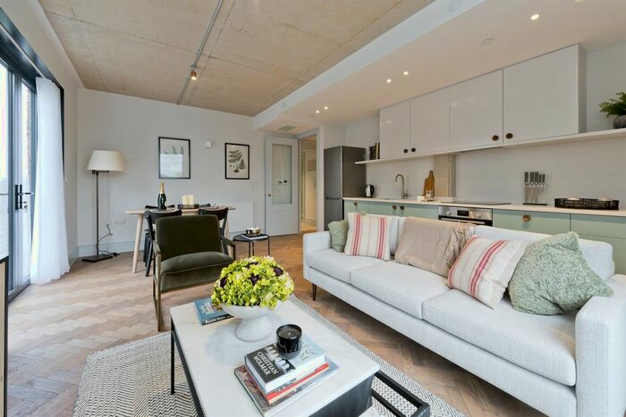 2 Bedroom Flat To Rent In Latimer Road, London, W10