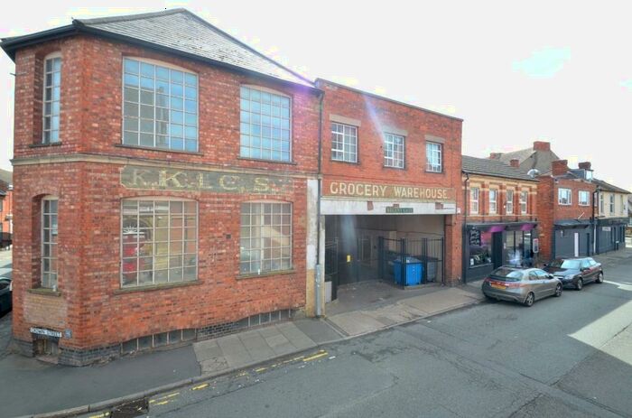 2 Bedroom Flat To Rent In Kings Walk Crown Street, Kettering, Northamptonshire, NN16