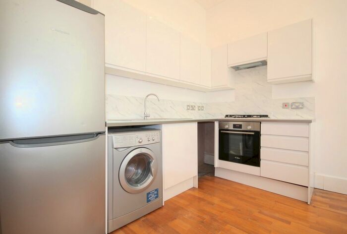 2 Bedroom Flat To Rent In Hartham Road, Islington, N7
