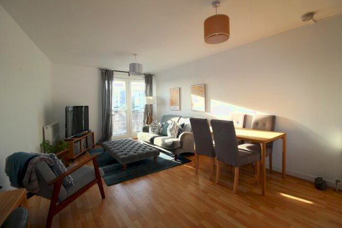 2 Bedroom Flat To Rent In Firpark Court, Glasgow, G31