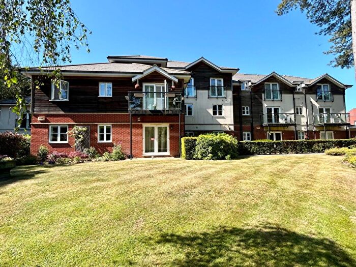 2 Bedroom Apartment For Sale In Lindsay Road, Branksome Park, BH13