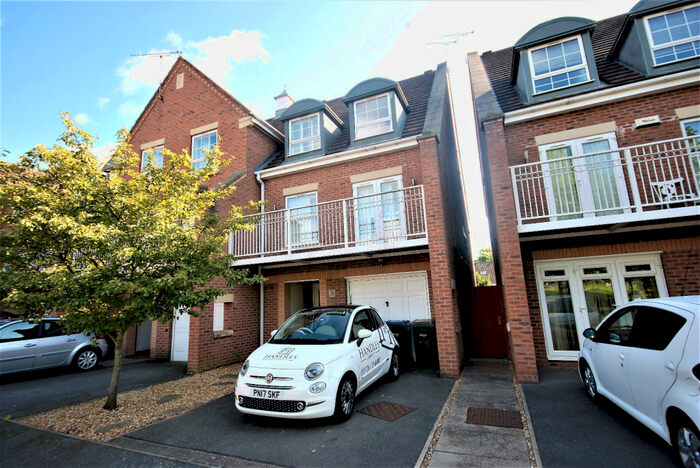 6 Bedroom Terraced House To Rent In Rodyard Way, Coventry, CV1