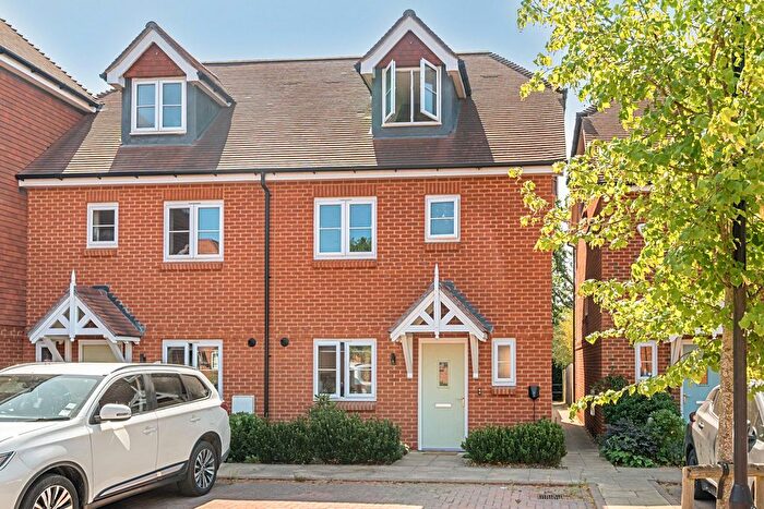 4 Bedroom End Terrace House For Sale In Holt Close, Ottershaw, Chertsey, KT16