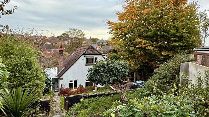 3 Bedroom Detached House For Sale In Beaconsfield Road, Poole, BH12