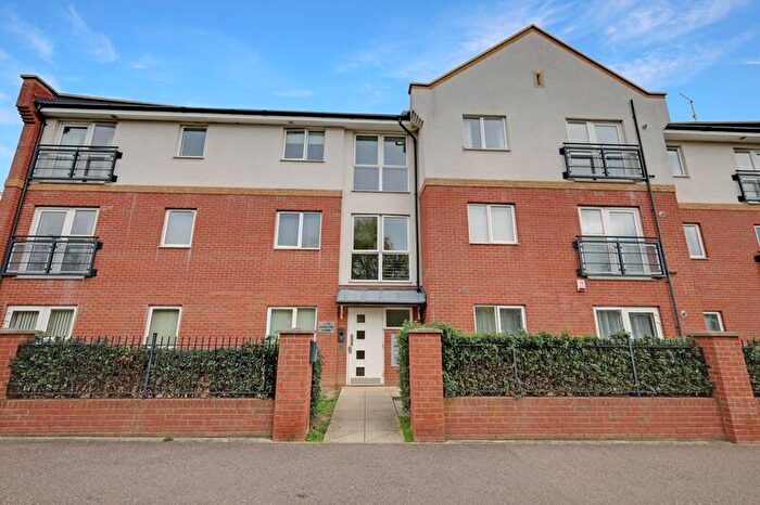 1 Bedroom Apartment For Sale In Powell Road, Basildon, Essex, SS15