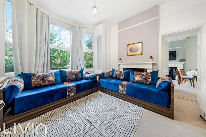 2 Bedroom Maisonette For Sale In Havelock Road, Addiscombe, Croydon, CR0