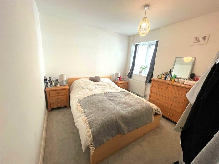 1 Bedroom Flat To Rent In Brunswick Place, Hove, BN3