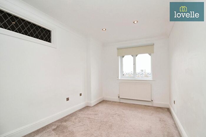 2 Bedroom Flat For Sale In Grosvenor Crescent, Grimsby, DN32