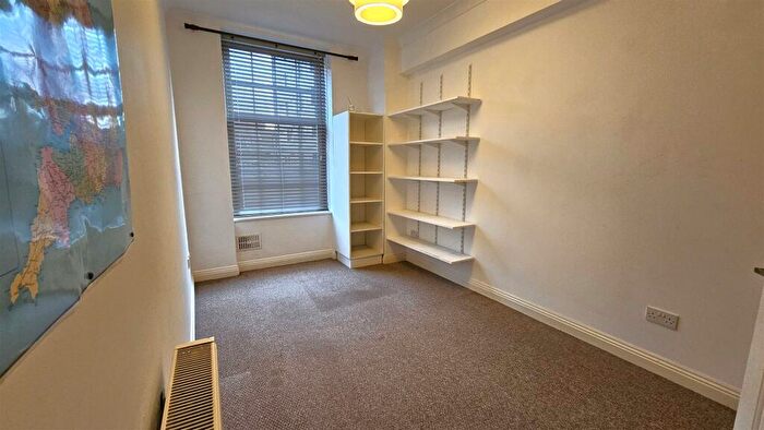 2 Bedroom Apartment To Rent In Empire House, PO5