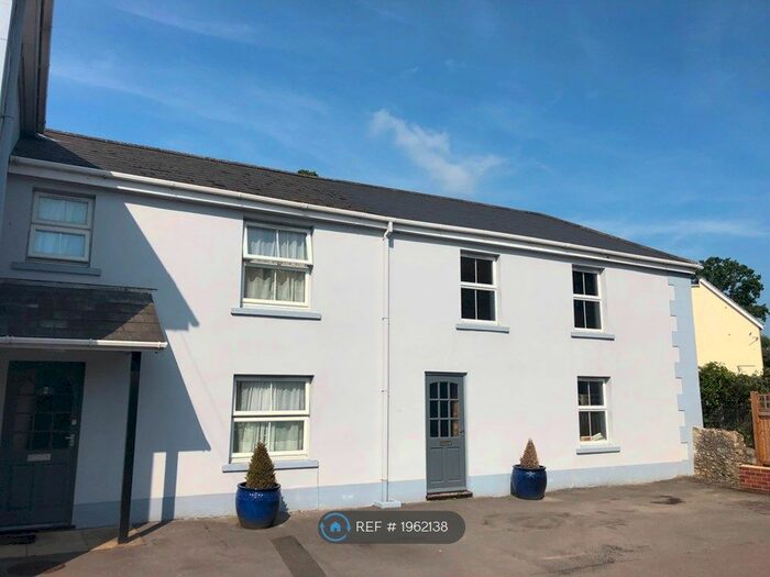 1 Bedroom Flat To Rent In West Street, Axminster, EX13