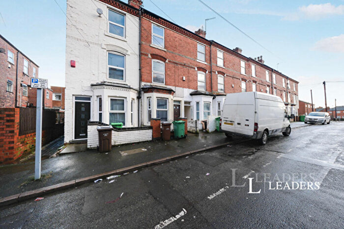 3 Bedroom Terraced House To Rent In Wimbourne Road, Nottingham, Nottinghamshire, NG7