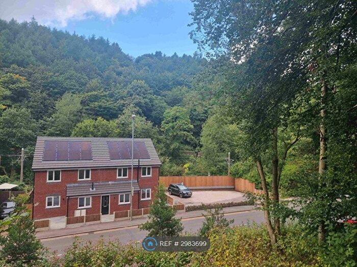 3 Bedroom Semi Detached House To Rent In Milnrow Road, Oldham, OL2