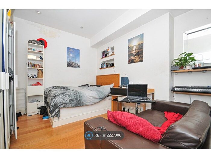Studio To Rent In Uxbridge Road, London, W12