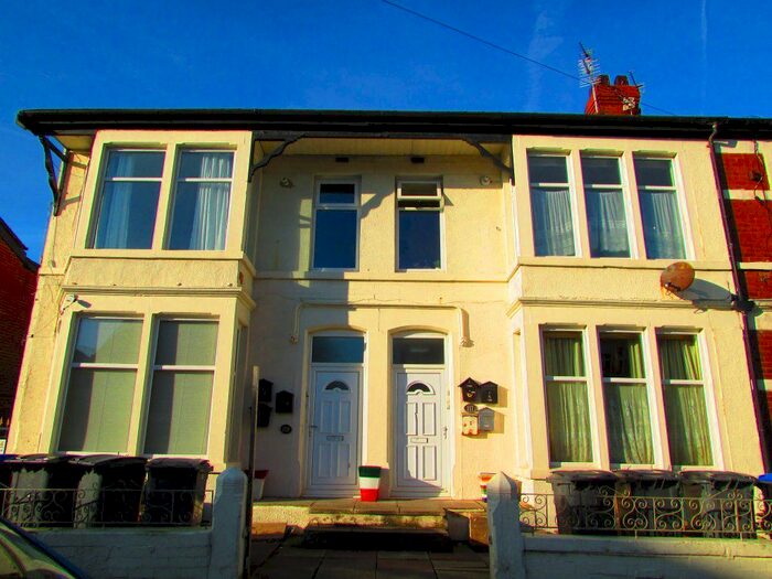 Flats to rent in Lodore Road, FY4, Blackpool