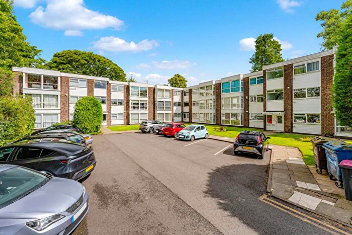 2 Bedroom Apartment For Sale In Tall Trees, Salford, M7
