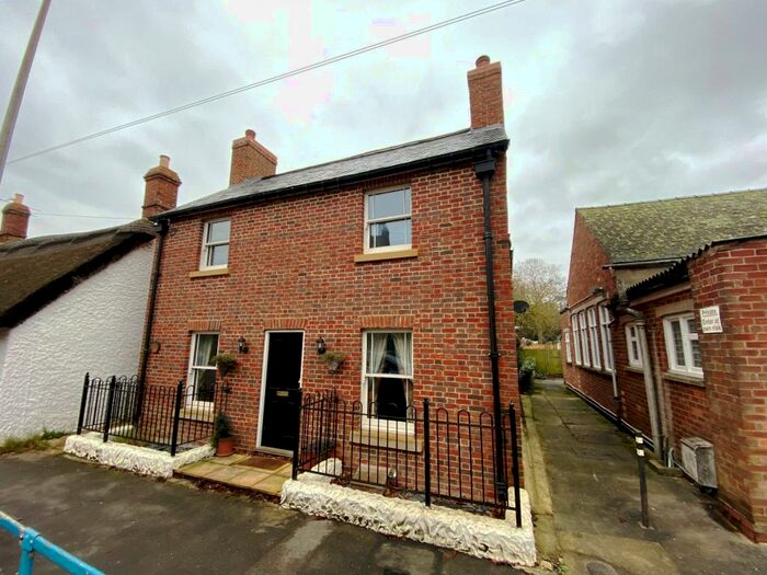 3 Bedroom House To Rent In Station Street, Donington, Spalding, PE11