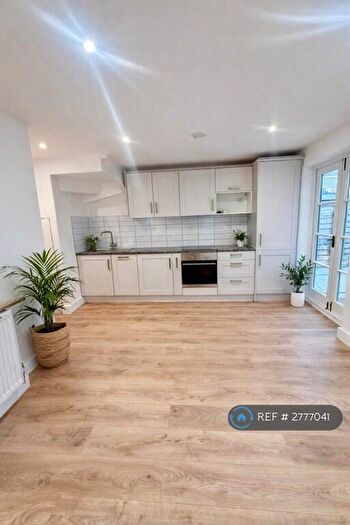 3 Bedroom Detached House To Rent In Romney Row, London, NW2