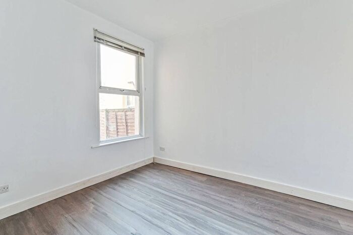 3 Bedroom Terraced House To Rent In Clinton Road, Harringay, London, N15