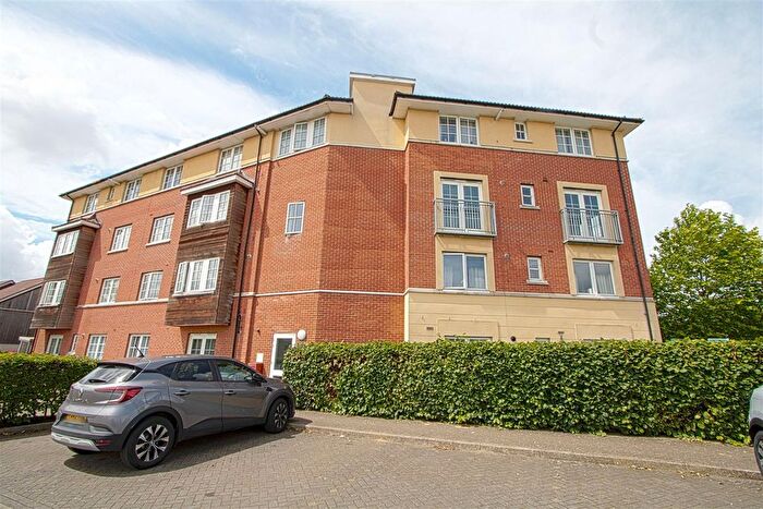 2 Bedroom Flat For Sale In Herschell Court, Basildon, SS14