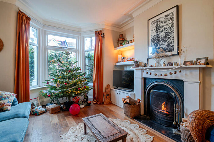 3 Bedroom Semi Detached House For Sale In Levendale Road, London, SE23