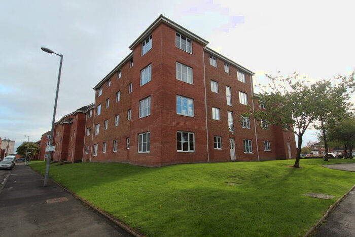 2 Bedroom Flat To Rent In Tullis Gardens, Bridgeton, G40