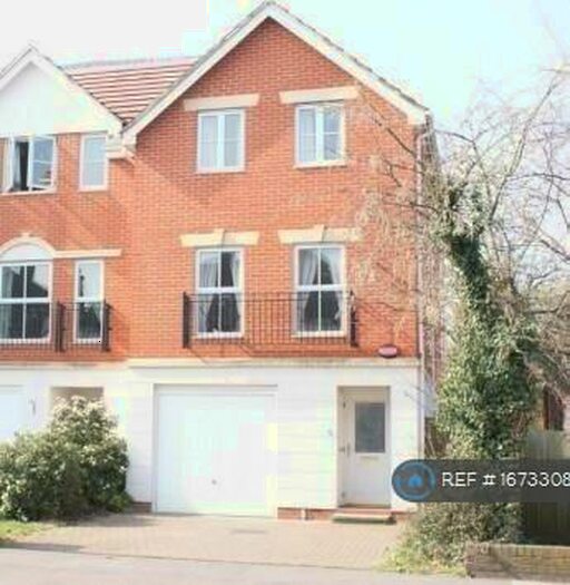 4 Bedroom Semi-Detached House To Rent In Hailing Mews, Bromley, BR2