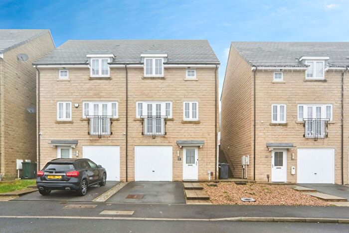 3 Bedroom Semi Detached House For Sale In Staincliffe Drive, Keighley, BD22