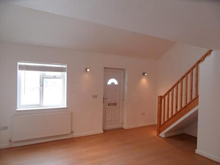 1 Bedroom Cluster House To Rent In Patricia Court, Icknield Road, Luton, LU3