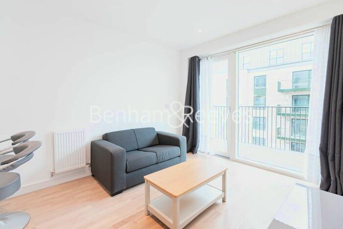 1 Bedroom Flat To Rent In Greenleaf Walk, Southall, UB1