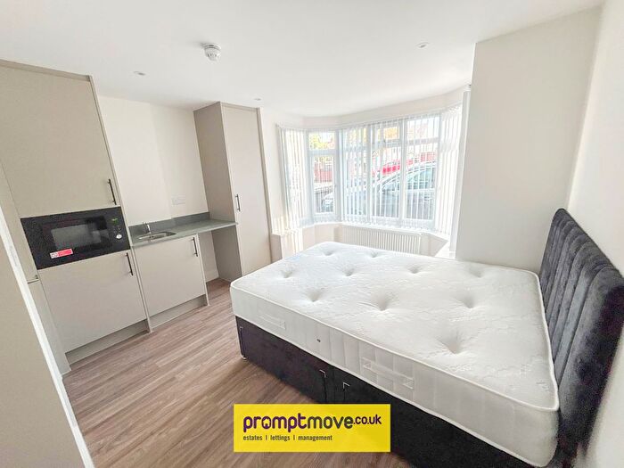 Property To Rent In Room, Dunstable Road Luton, LU4