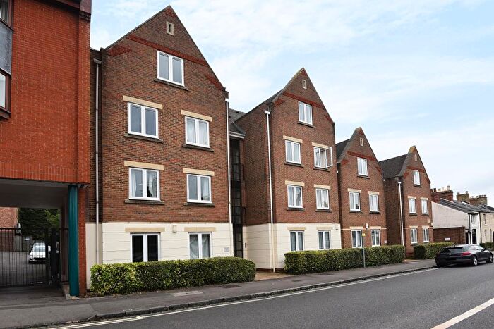 2 Bedroom Apartment To Rent In Standon Court, Headington, OX3
