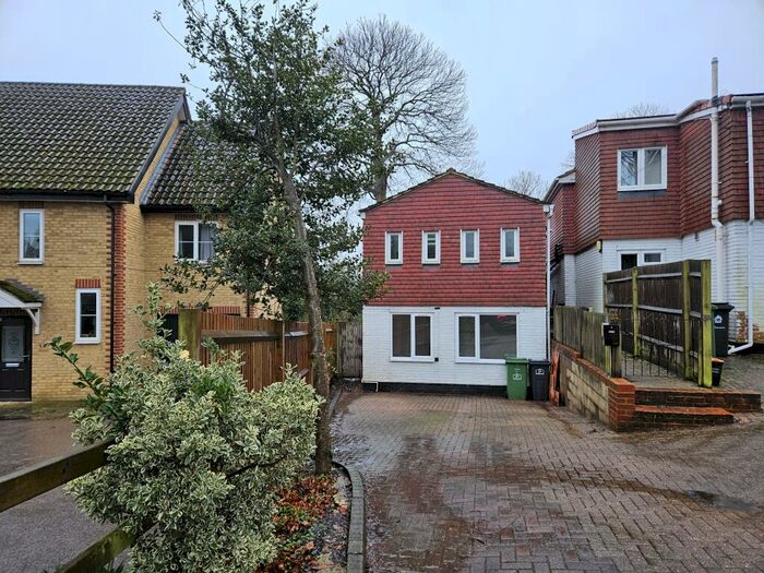3 Bedroom Detached House To Rent In Heathfield Road, Maidstone, ME14