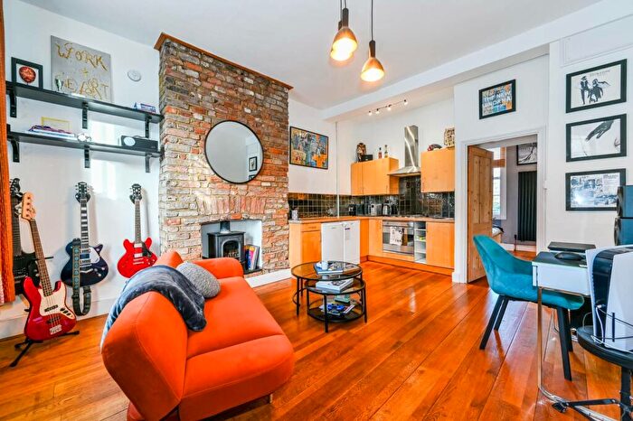 1 Bedroom Flat To Rent In St Peters Street, Angel, London, N1