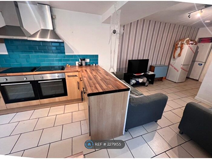 6 Bedroom Terraced House To Rent In Mundy Place, Cardiff, CF24