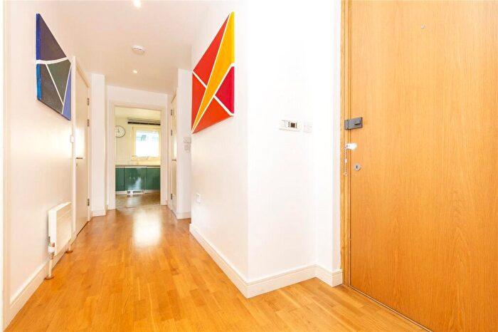 2 Bedroom Apartment To Rent In Joiners Yard, London, N1