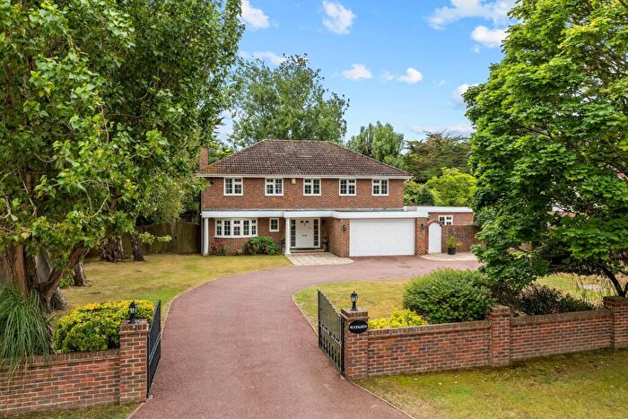 4 Bedroom Detached House For Sale In Cross Road, Rustington, BN16