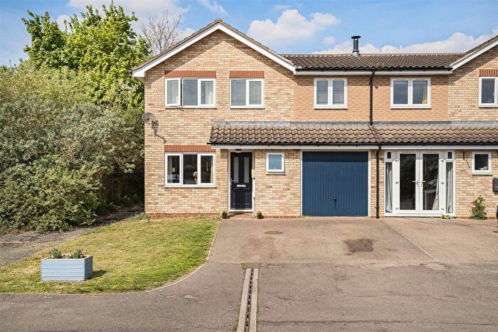 4 Bedroom Link Detached House For Sale In Poorsfield Road, Waterbeach, Cambridge, CB25