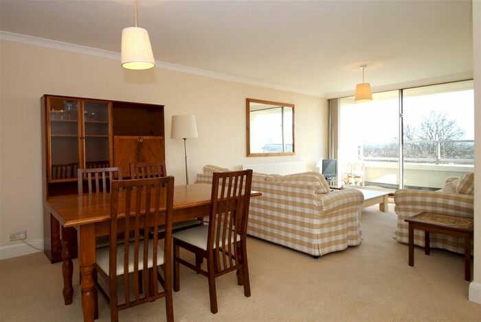 2 Bedroom Flat To Rent In Lorne Court, Putney Hill, London, SW15