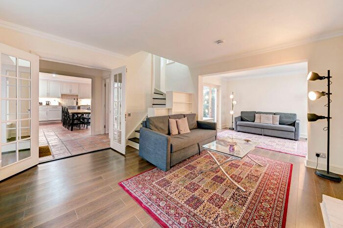 3 Bedroom Town House To Rent In Ansdell Terrace, London, W8