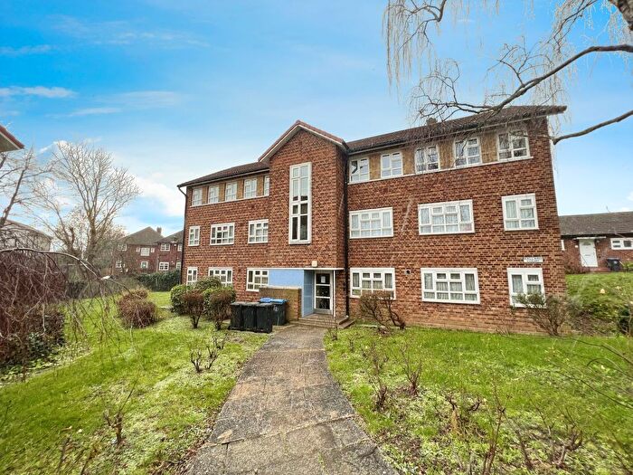 2 Bedroom Flat To Rent In Mallard Way, Mallard Court Mallard Way, NW9