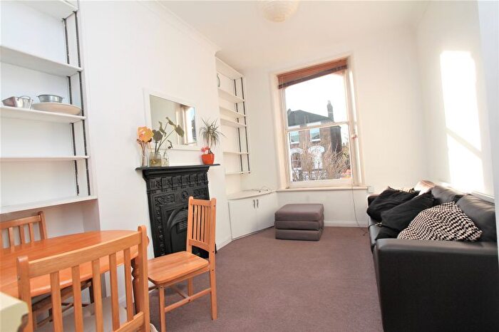 2 Bedroom Flat To Rent In Lancaster Road, Stroud Green, London, N4