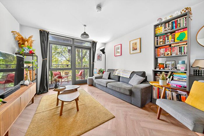 2 Bedroom Apartment For Sale In Southwold Road, Armstrong House, E5