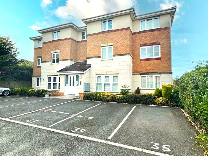 1 Bedroom Apartment For Sale In Holmecroft Chase, Westhoughton, Bolton, BL5